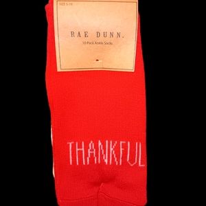 Rae Dunn Ladies low cut socks. 10 pairs